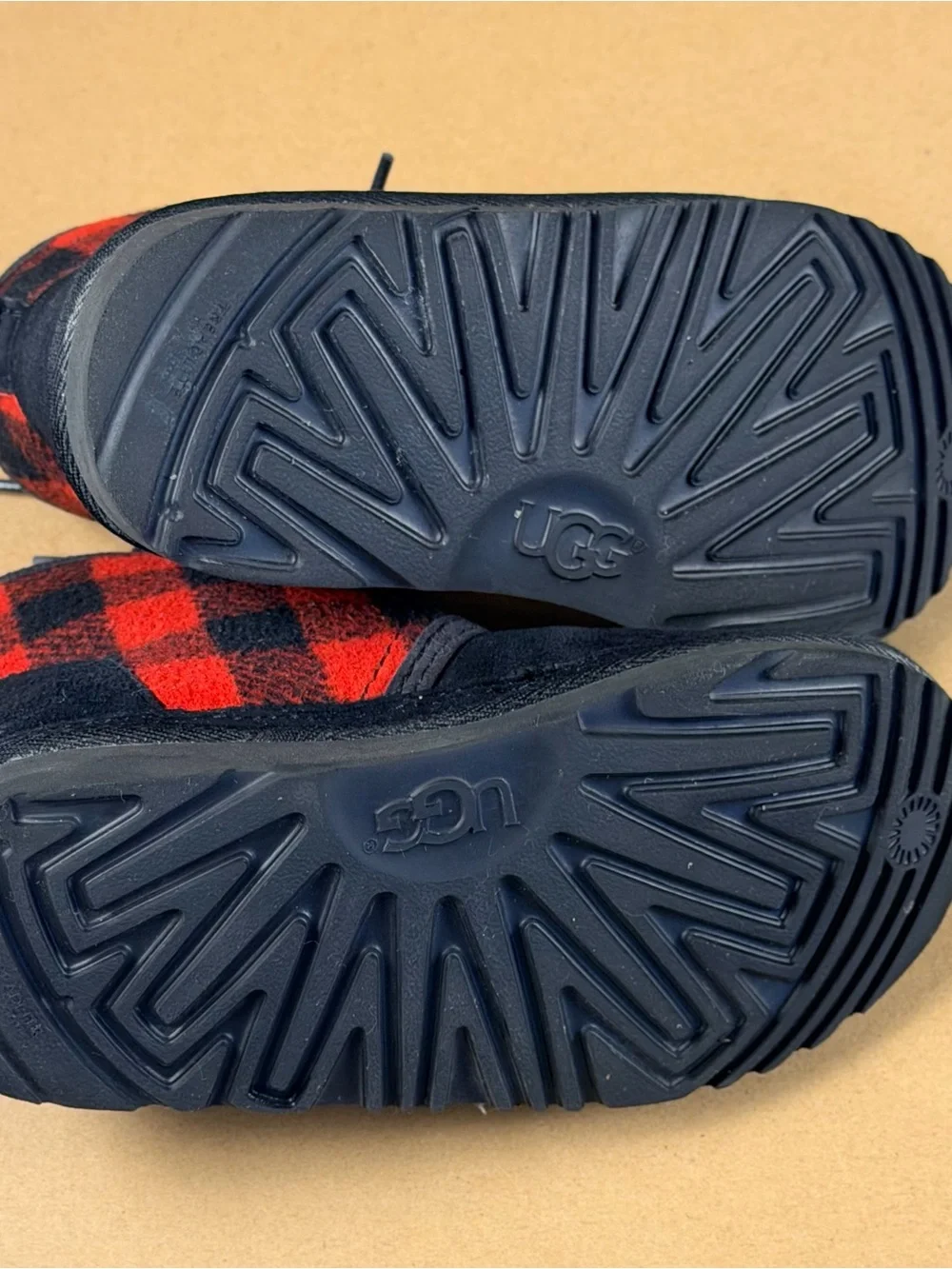 UGG Neumel II kids youth size  1 shoes black red plaid shearling snow boots